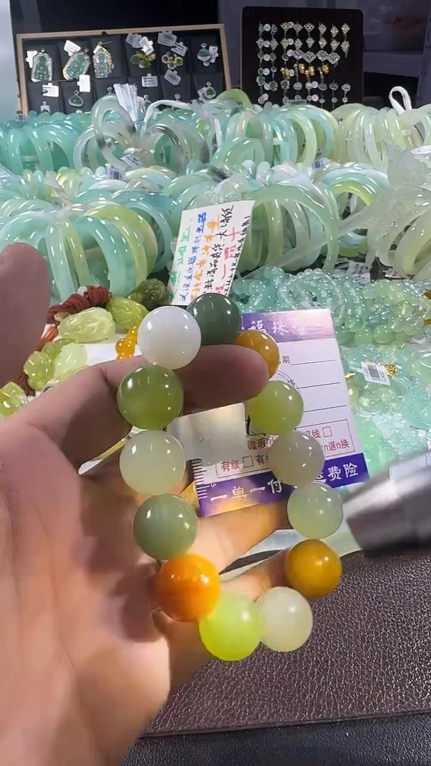 未镶嵌蛇纹石玉手镯1