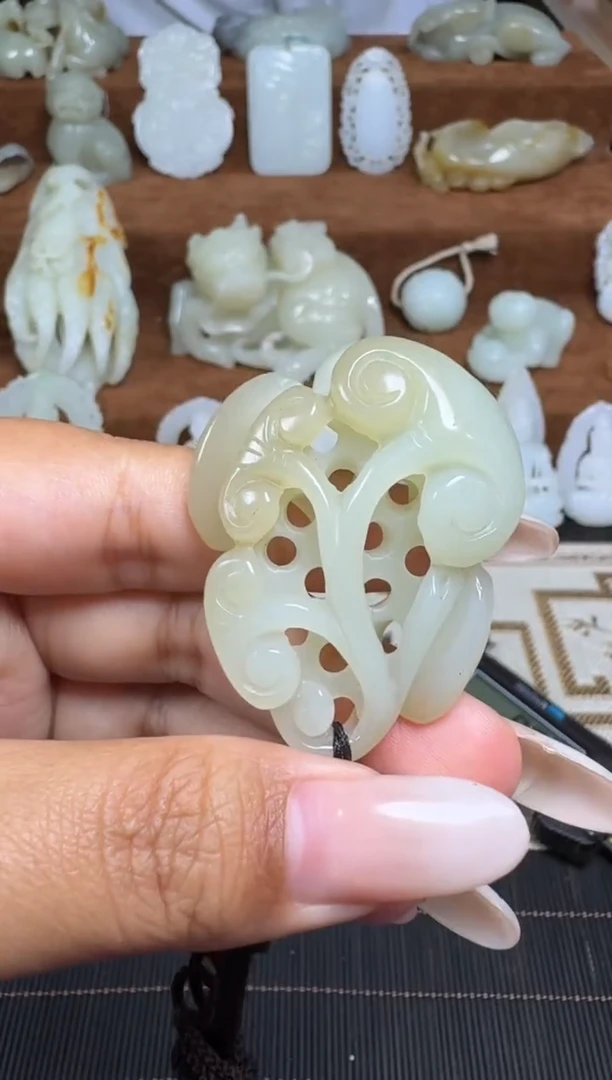 颈饰未镶嵌和田玉1