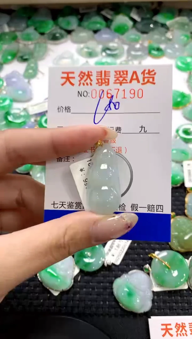 翡翠18K金镶嵌颈饰1111111111111111