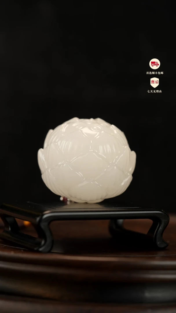 云南石荔枝白雕刻：好运莲莲手把件