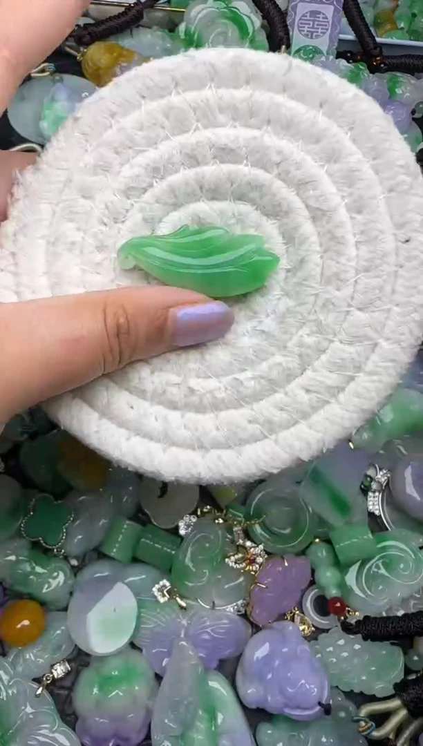 颈饰未镶嵌翡翠缅甸翡翠吊坠
