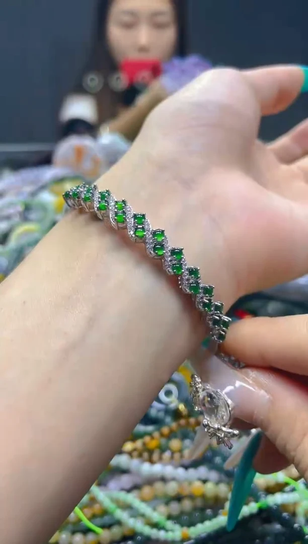 颈饰未镶嵌翡翠/U/翡翠A货，一件也是批发价