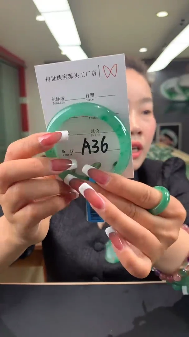 【闪购商品】石英质玉手镯未镶嵌55+