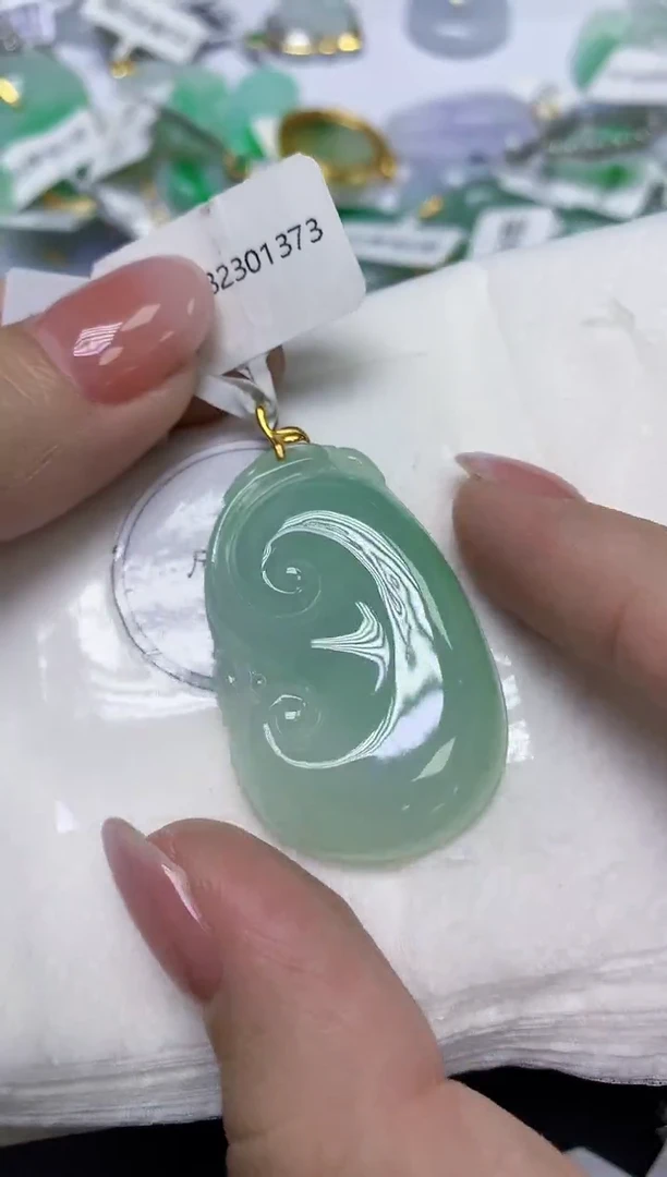 颈饰18K金镶嵌翡翠天然缅甸翡翠A货多样性发一件