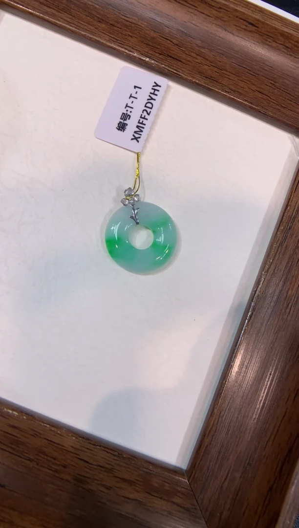 颈饰18K金镶嵌翡翠甜甜圈