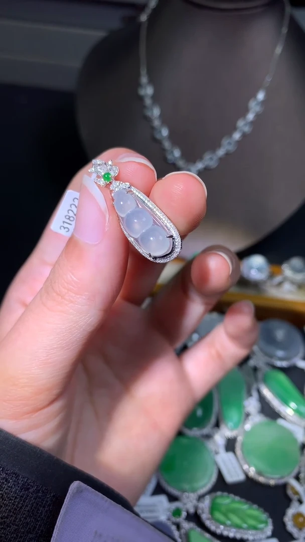 吊坠(不含链)18K金镶嵌翡翠吊坠