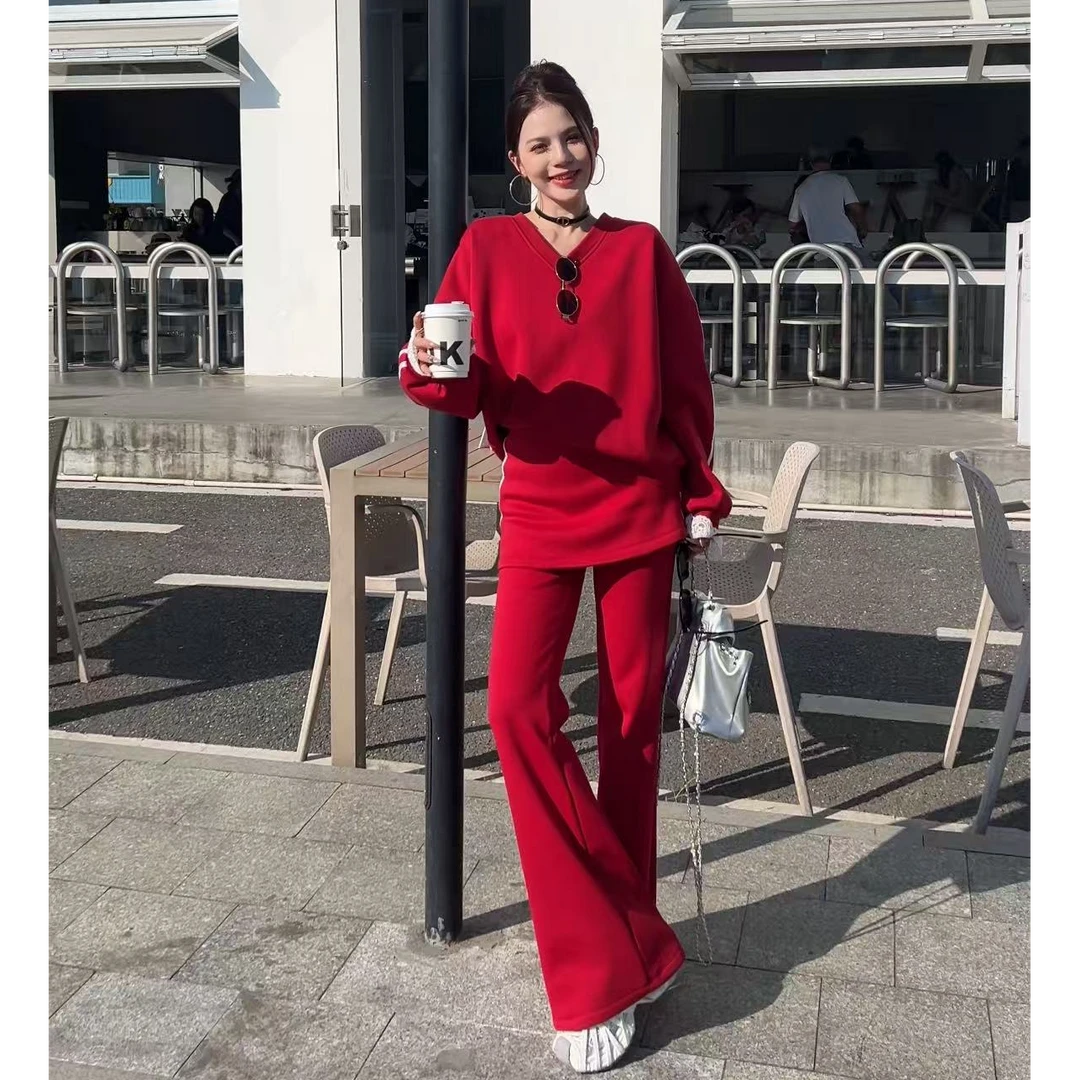 XIAOQIN【暮色雪影】冬季加绒V领拼接蕾丝上衣屁帘微喇裤套装T556