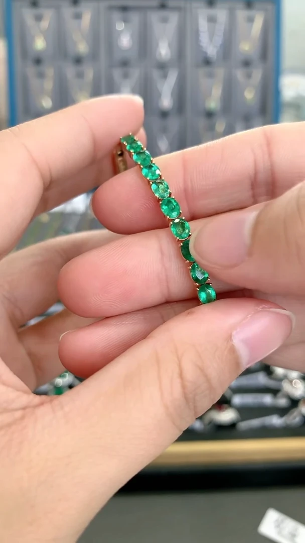 18K金镶嵌手镯祖母绿·