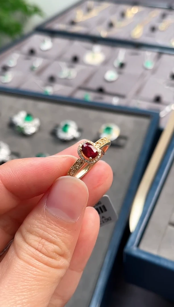 【闪购商品】红宝石戒指18K金镶嵌定向