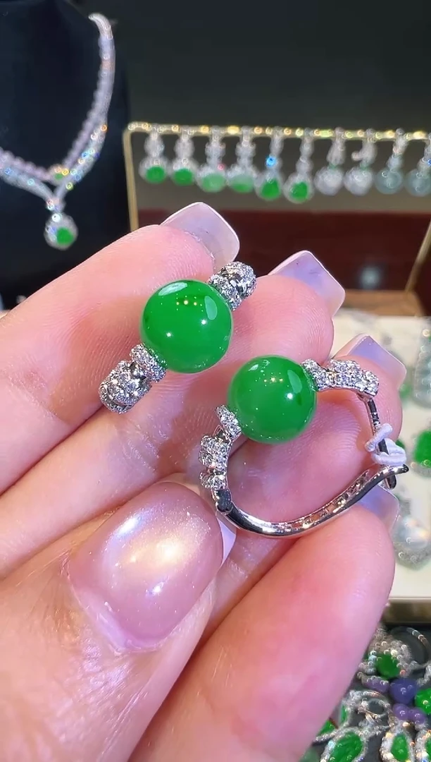 18K金镶嵌翡翠耳饰翡翠
