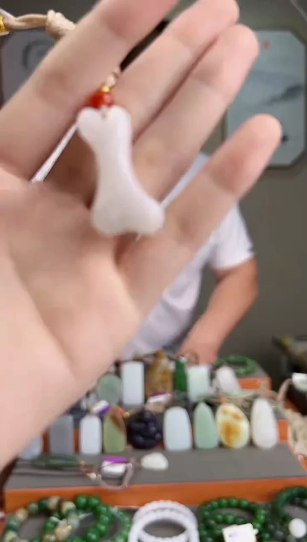 颈饰未镶嵌和田玉一物一证 拍一单发一个