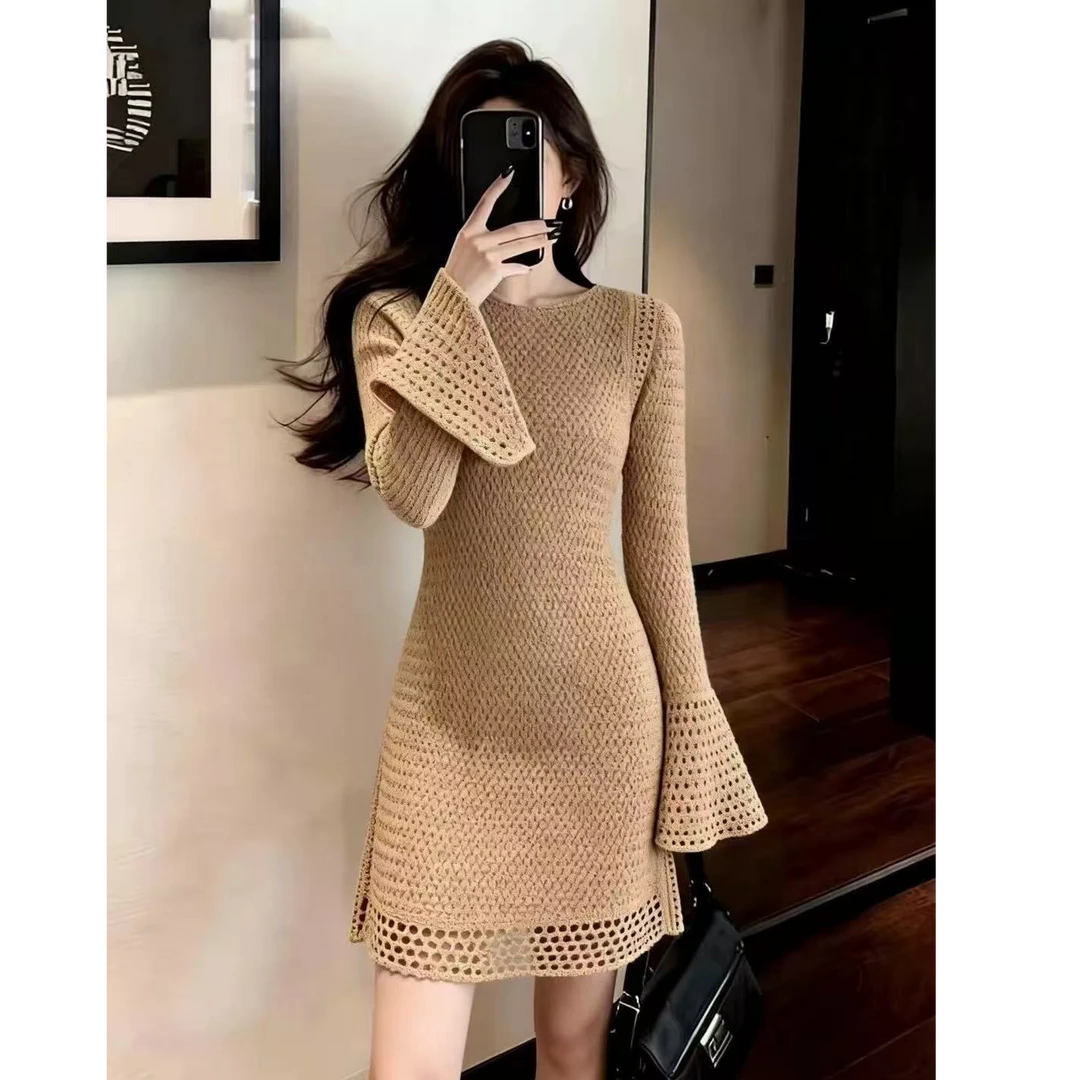 Z470法式卡其色镂空针织连衣裙女2025冬季气质女神范收腰包臀短裙