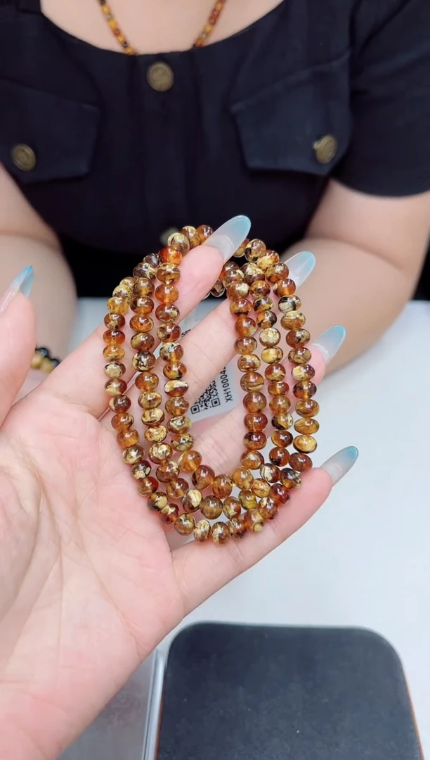 未镶嵌琥珀裸石抚顺琥珀6溶洞