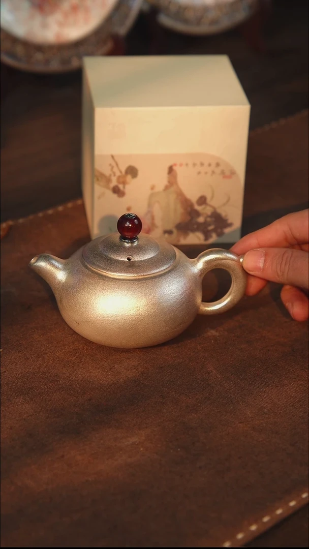 瓷鎏银紫砂扁水平壶