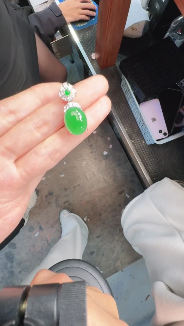 未镶嵌定制翡翠A货有轻微色差属于正常现象，鸽子蛋1