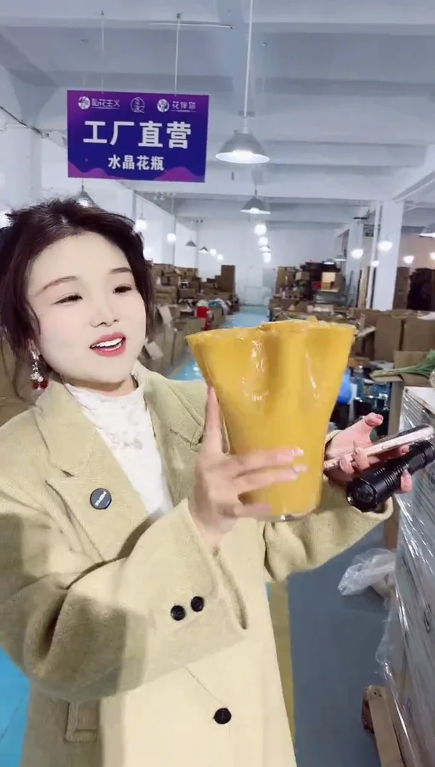 【闪购商品】玻璃私花花瓶微瑕-7WRO