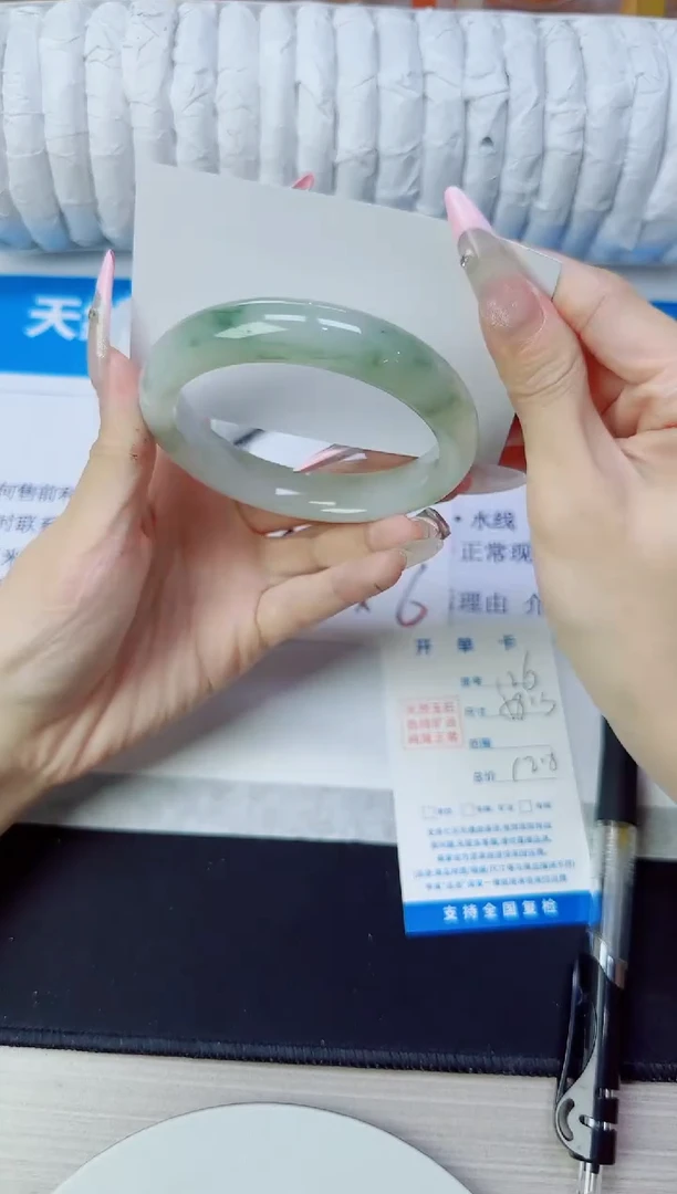 石英质玉手镯未镶嵌126/58.3