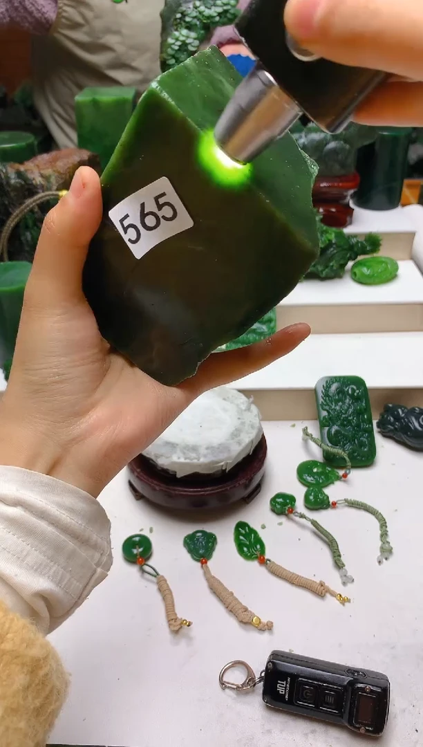 未镶嵌和田玉摆件1