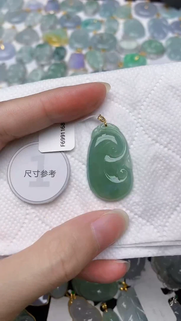 翡翠18K金镶嵌颈饰天然A货翡翠