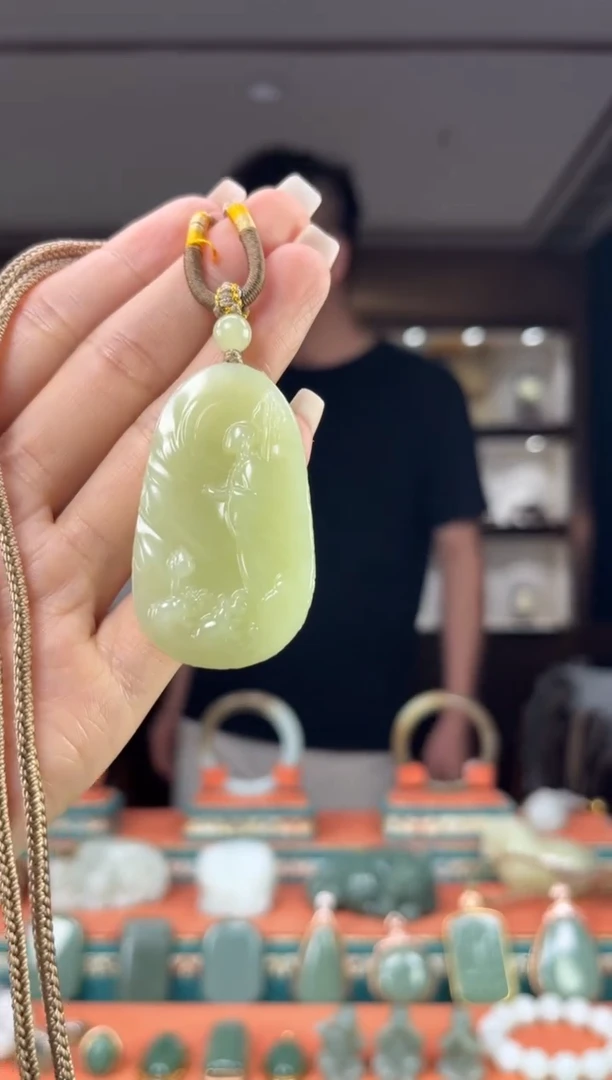 颈饰未镶嵌和田玉佩佩