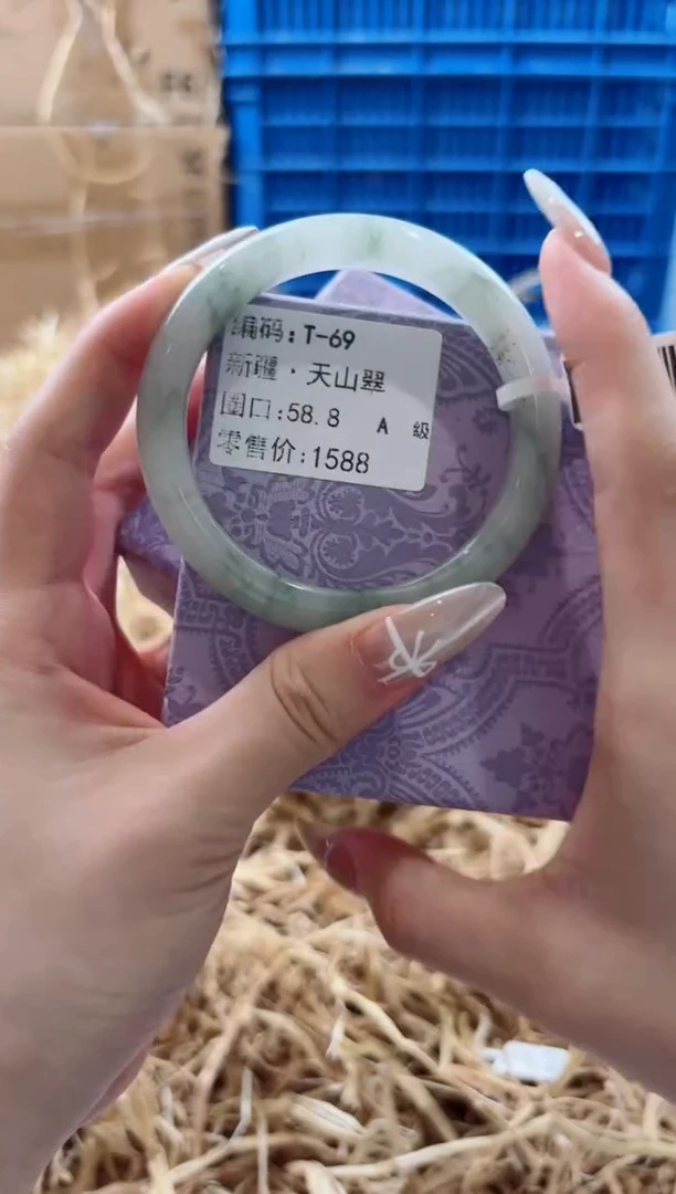 未镶嵌手镯石英质玉T-69