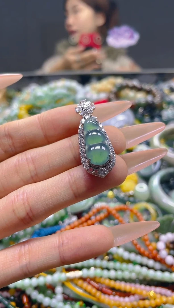 颈饰未镶嵌翡翠/V/翡翠A货，一件也是批发价