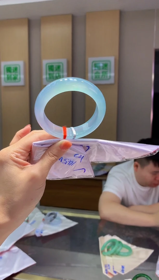 翡翠手镯未镶嵌-C21圈口59.2*12*9.7 总价145万 定金2万