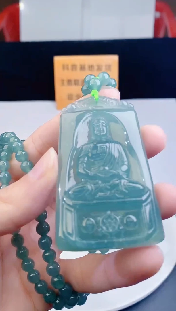 颈饰未镶嵌翡翠