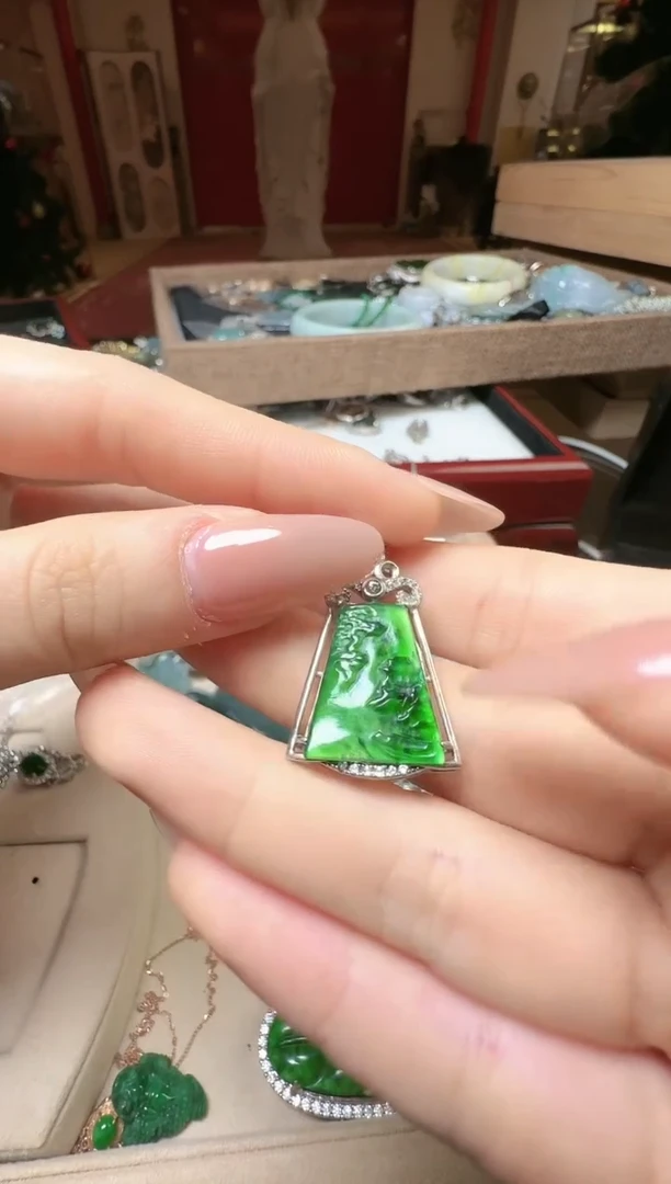 【闪购商品】翡翠吊坠(不含链)未镶嵌翡翠