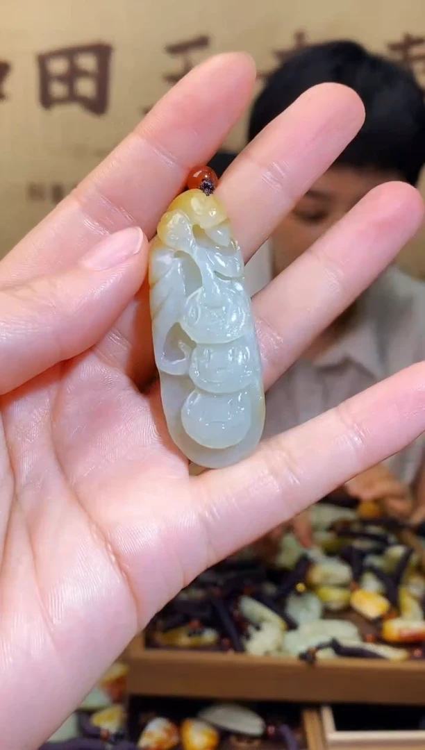 和田玉未镶嵌颈饰1