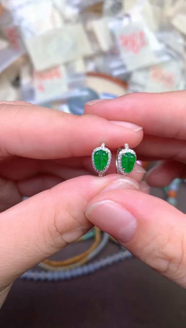 翡翠挂件18K金镶嵌—