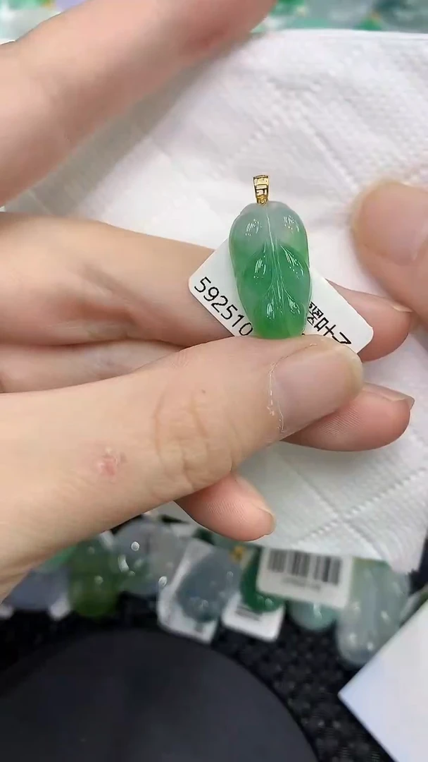 颈饰18K金镶嵌翡翠11111111