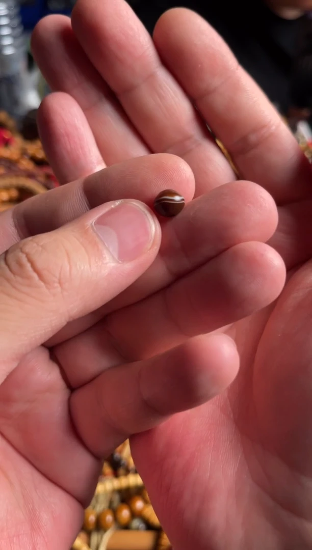 玛瑙/玉髓.未镶嵌王胖子文玩工作室8*7左右小飞碟随机发