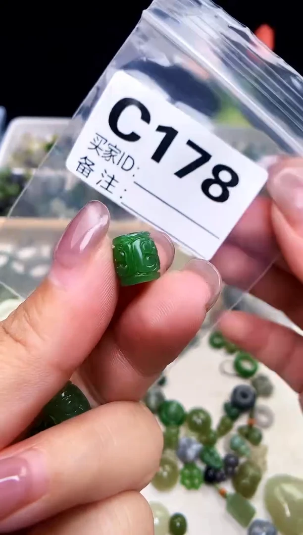 颈饰未镶嵌和田玉 拍一发一