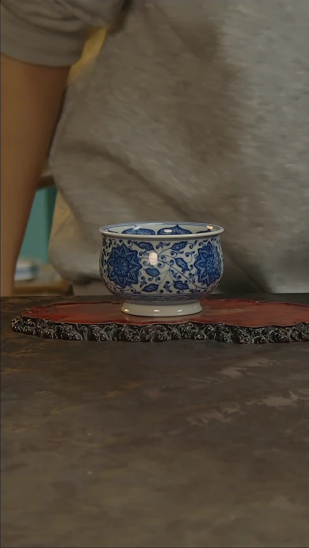 【闪购商品】青花手绘缠枝莲主人吧