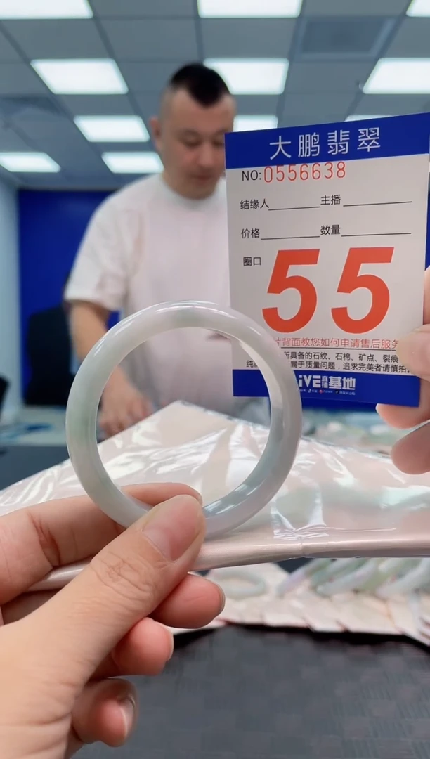 翡翠手镯未镶嵌AAAAAAAA