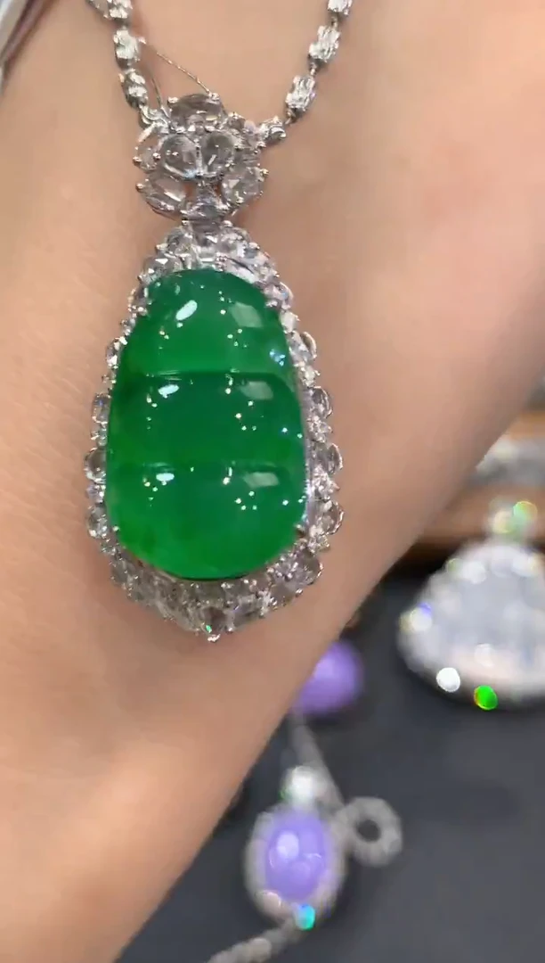 吊坠(不含链)18K金镶嵌翡翠p33