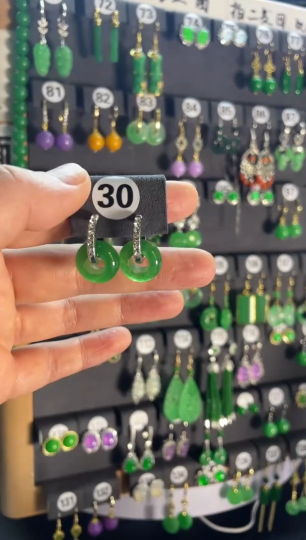 【闪购商品】翡翠颈饰银S925镶嵌30....