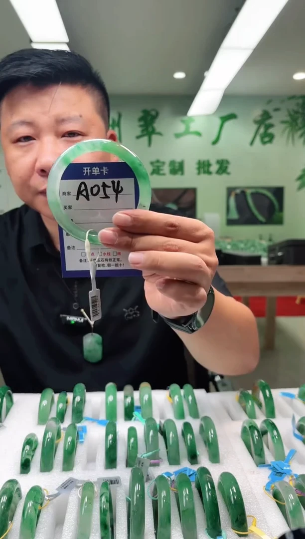 未镶嵌手镯石英质玉64+