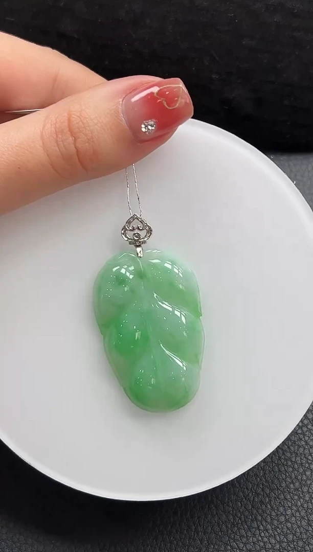 【闪购商品】翡翠颈饰18K金镶嵌叶子