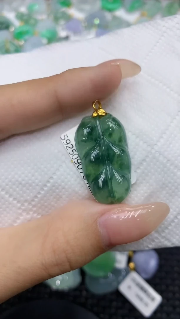 颈饰18K金镶嵌翡翠111111111111