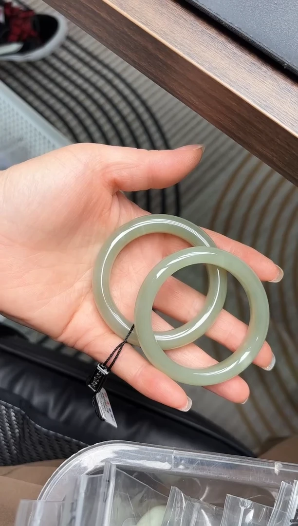 和田玉手镯未镶嵌A-5圈口50微瑕