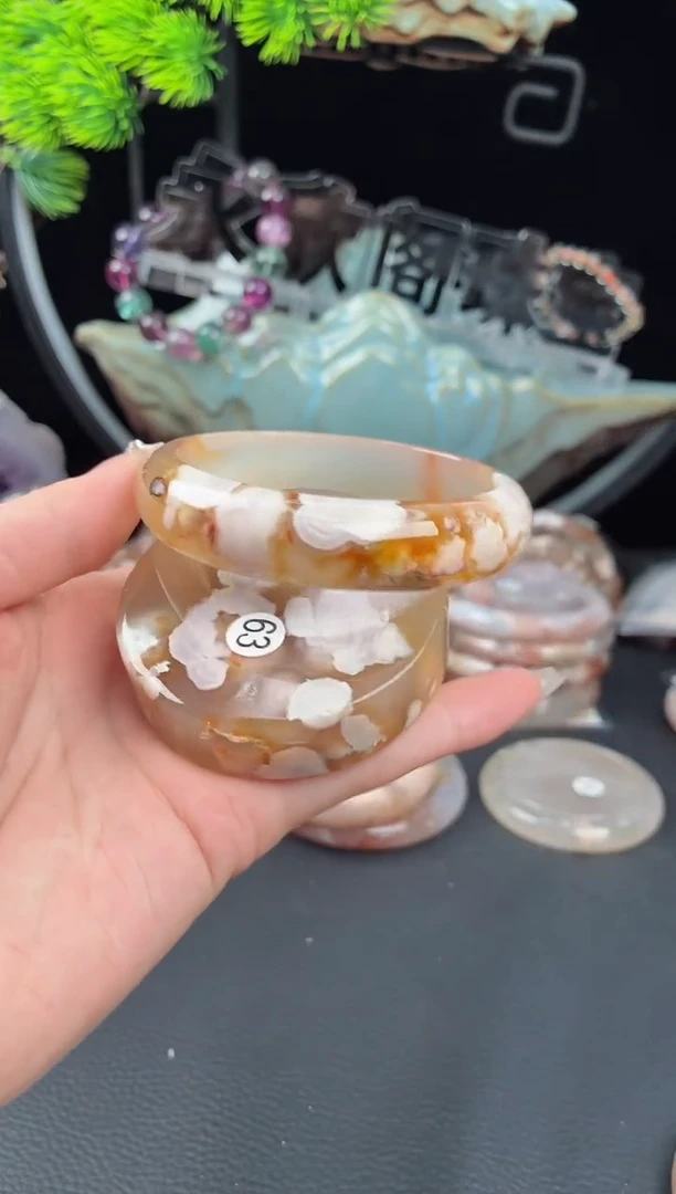 石英质玉手镯（圆镯）未镶嵌63