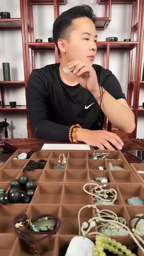 和田玉未镶嵌颈饰和田玉无事牌