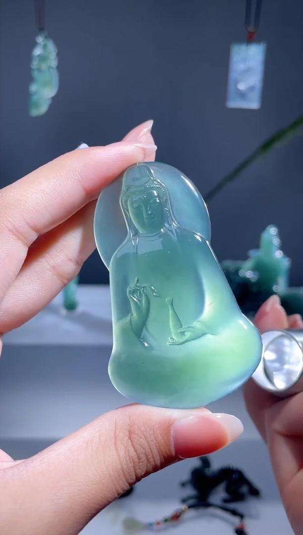 翡翠未镶嵌颈饰素衣观音