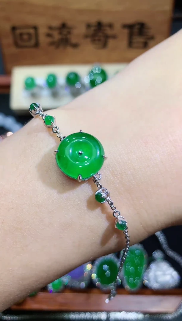 翡翠18K金镶嵌颈饰36团购