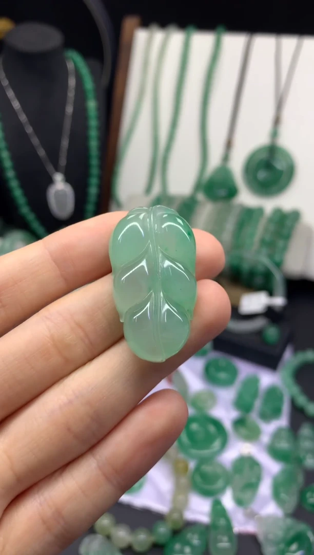 吊坠(不含链)未镶嵌石英质玉（非洲翠）金枝玉叶