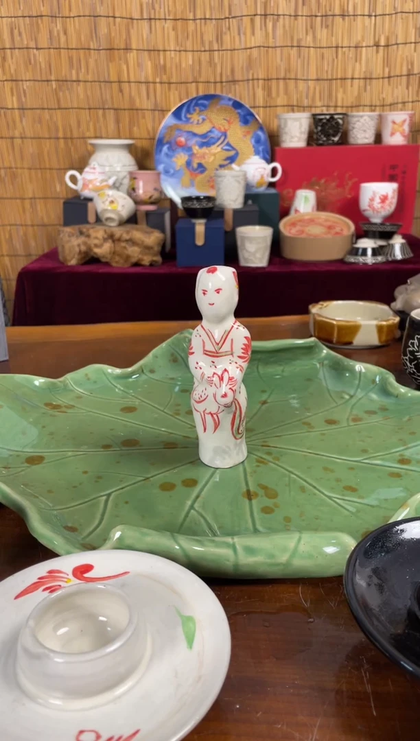 68号小桃人磁州窑红绿彩