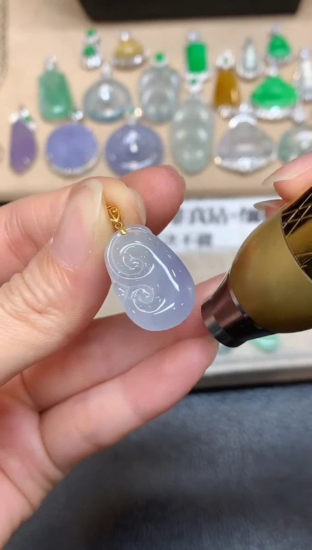 颈饰18K金镶嵌翡翠如意【无服务费