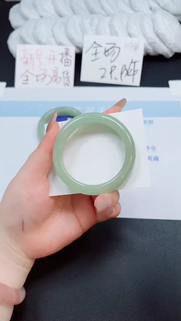 未镶嵌手镯石英岩玉98-56.2